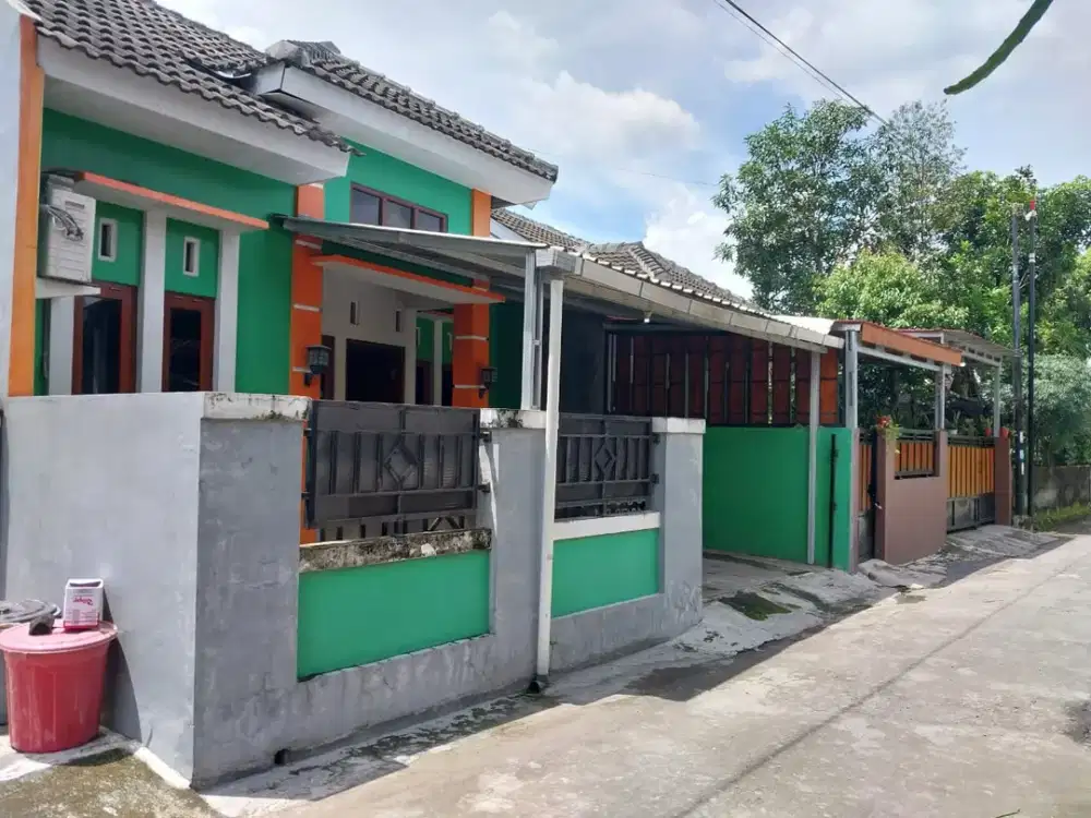 Siap Huni Plus Isinya! Rumah Cantik Dekat Tol Purwomartani