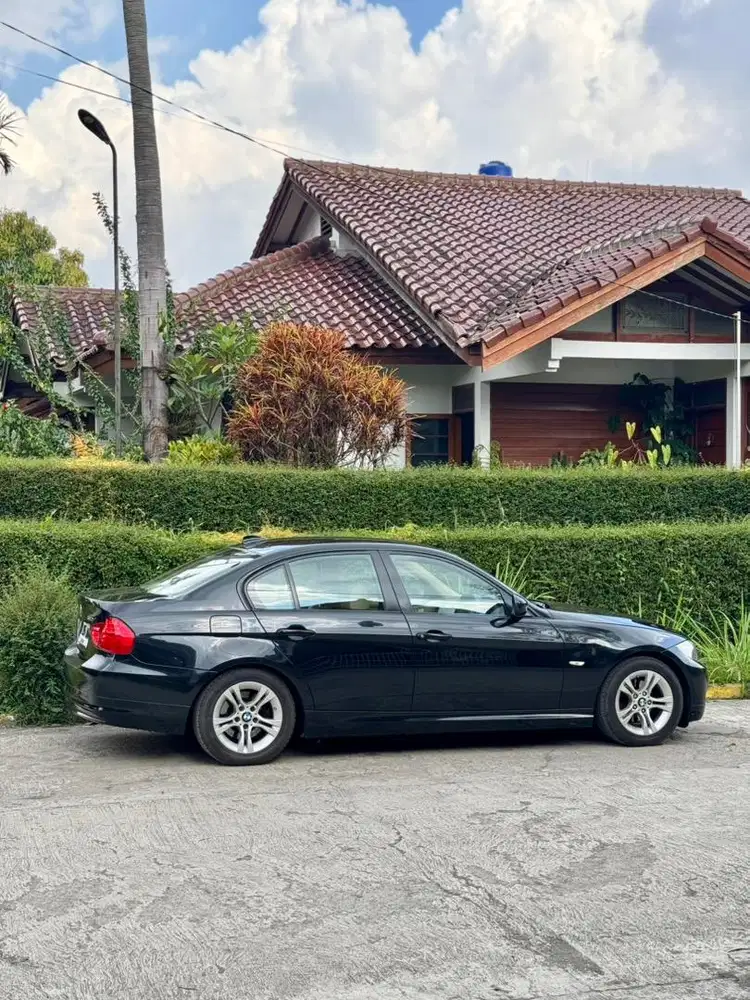 Bmw 320i E90 Lci Matic hitam antik terawat