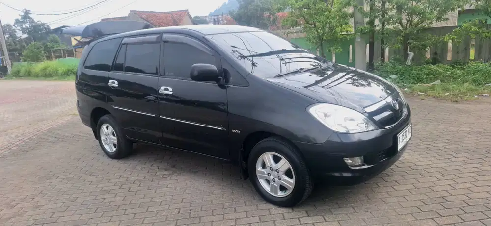 Toyota Kijang Innova 2005 Bensin
