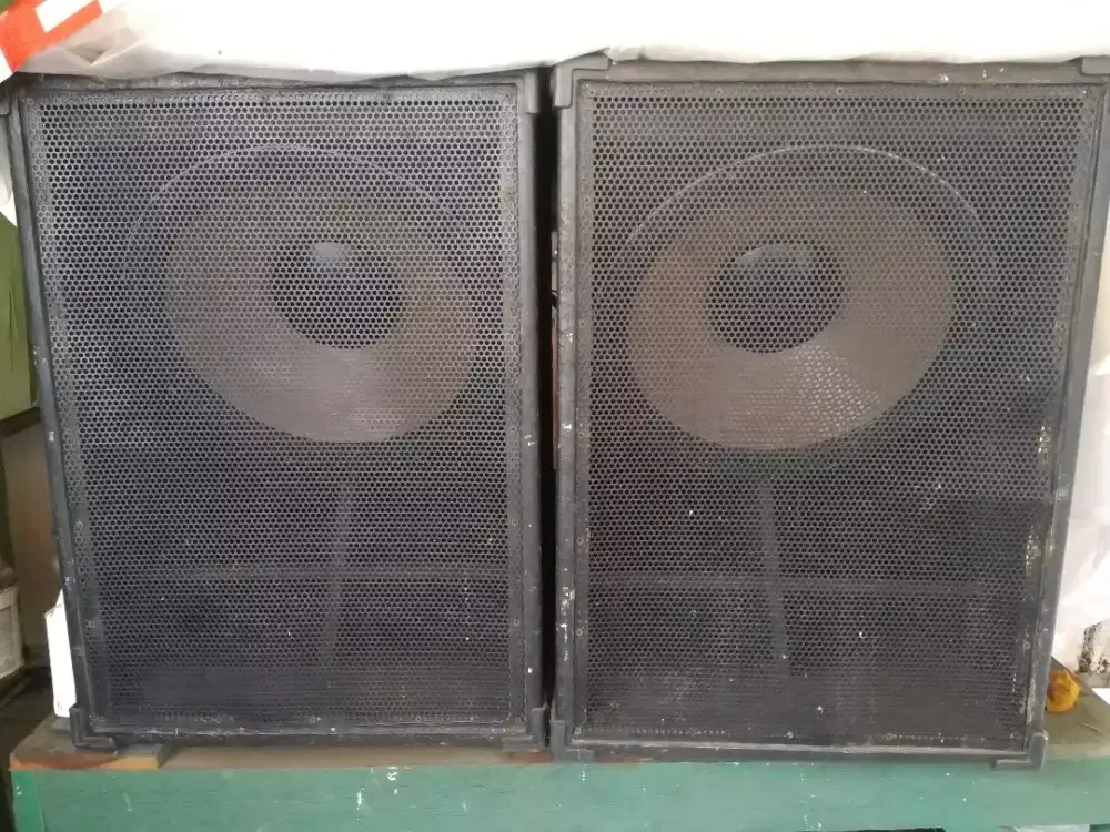 Speaker pasif 18ins excellent