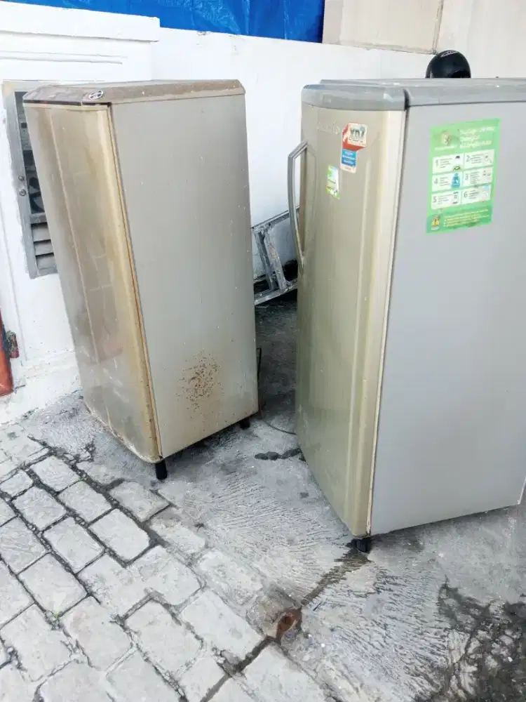 Menerima jual beli kulkas  bekas borong atau satuN