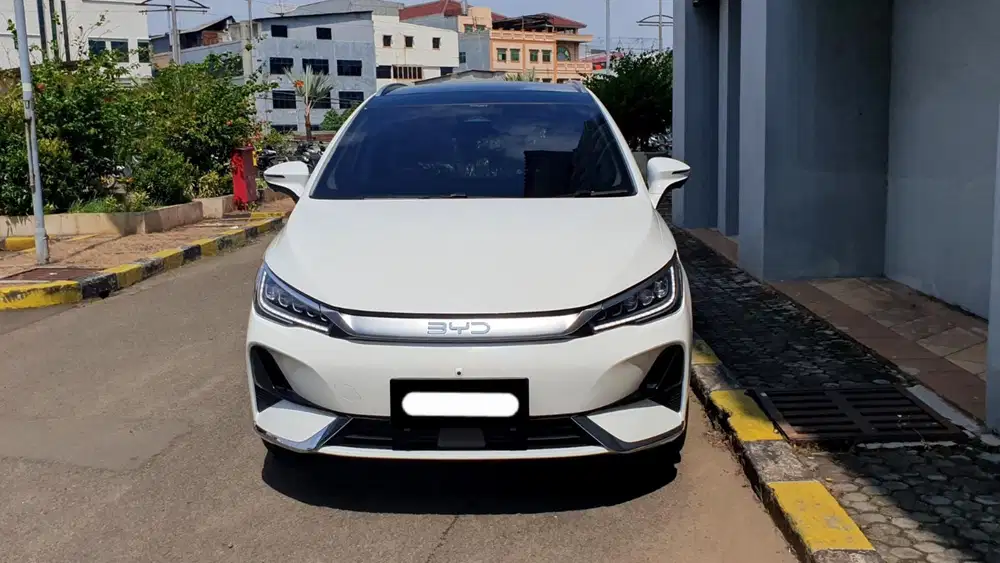 Km 27 byd m6 superior ev 7 seater 2024 putih