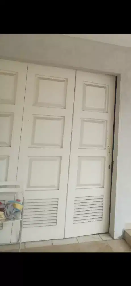 Pintu lipat besi , wika