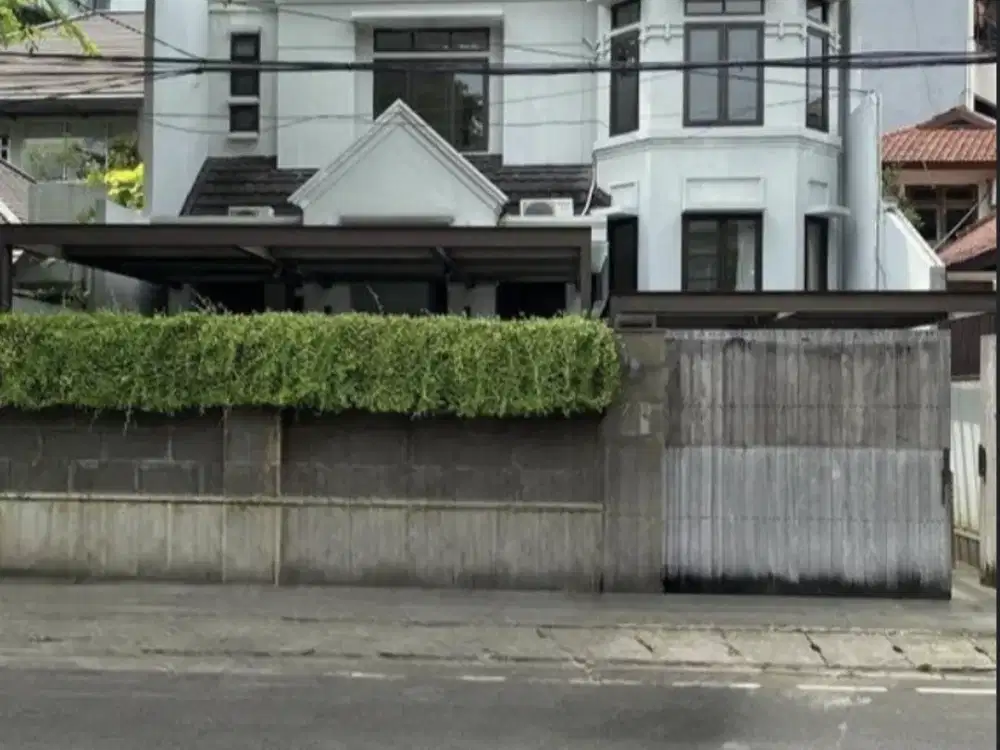 Dijual rumah murah lokasi strategis and elite di Menteng