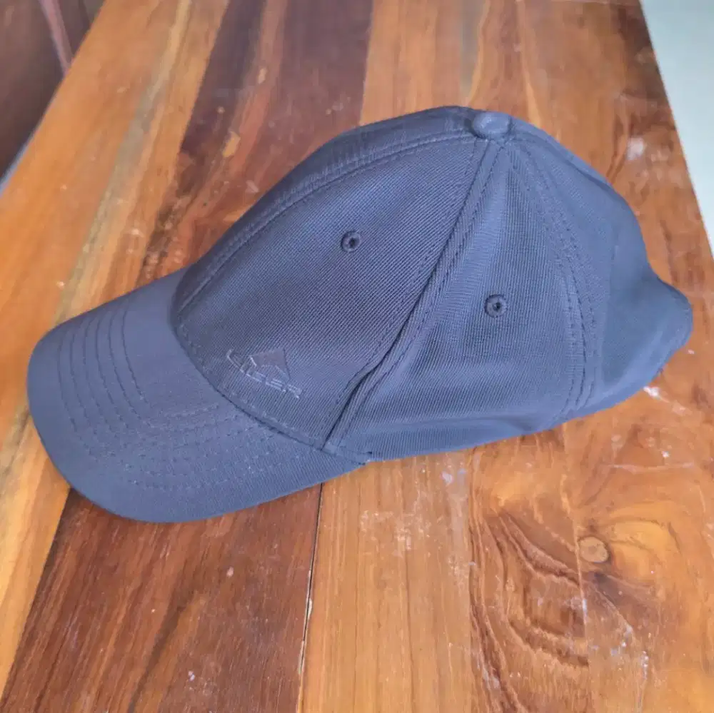 Topi Eiger Original Hitam