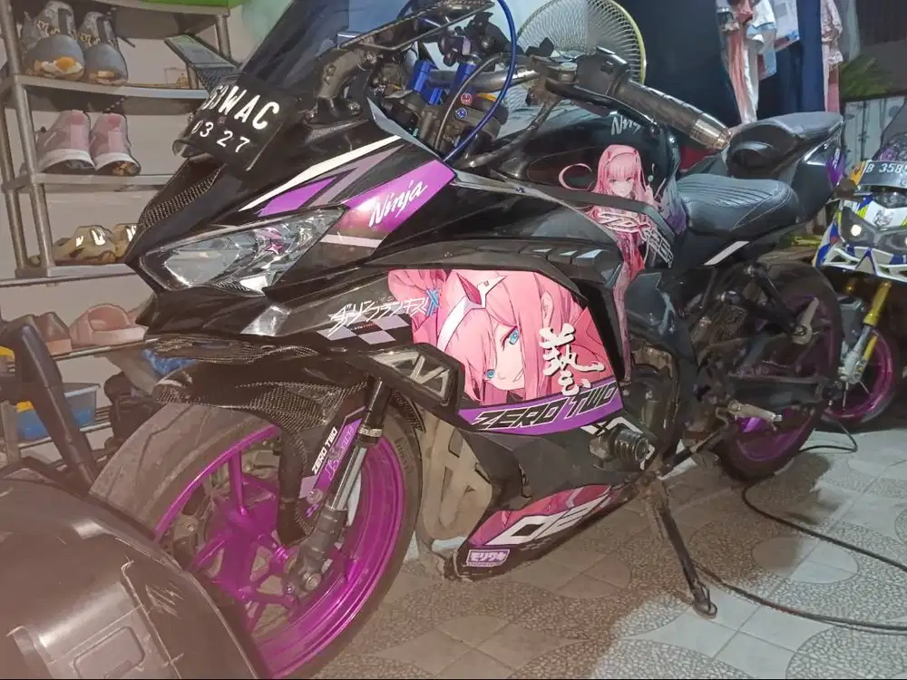 Kawasaki Ninja ZX-25R Modif Rapi Full Carbon | Leovince | Ban Pirelli