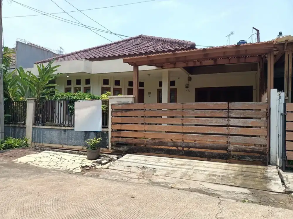 Rumah 1 Lantai dengan Halaman Luas di Cinere Harga Menarik