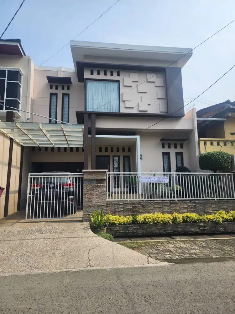 Dijual Rumah SHM 2 Lantai, LT 171 m2, LB. 215 m2, dekat Mall dan RS