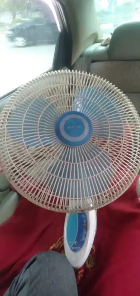 Di jual semua macam kipas anggin dinding,tegak warna biru, dan hijau
