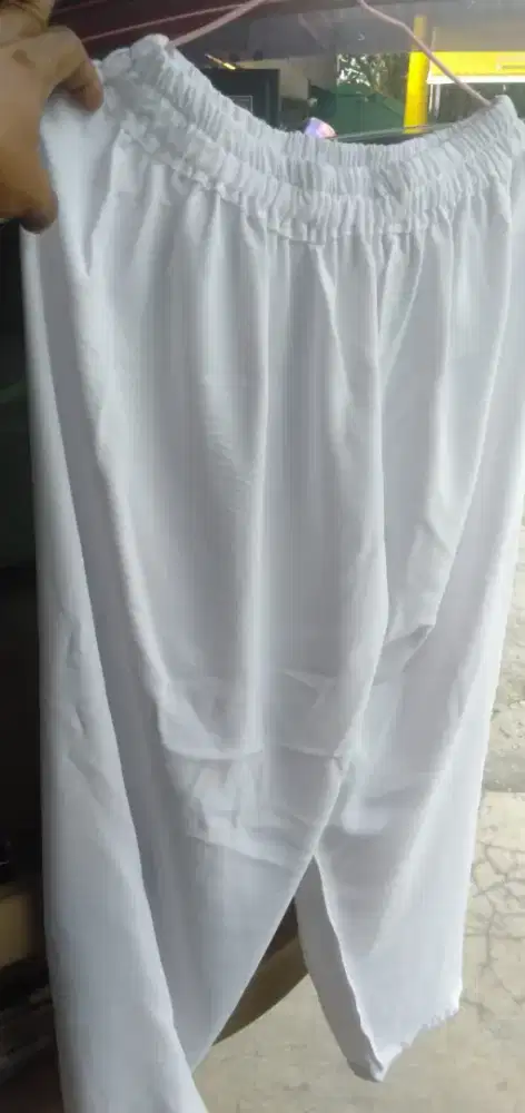 Di jual baju cew warna putih ukuran besar dan baju anak  manasik