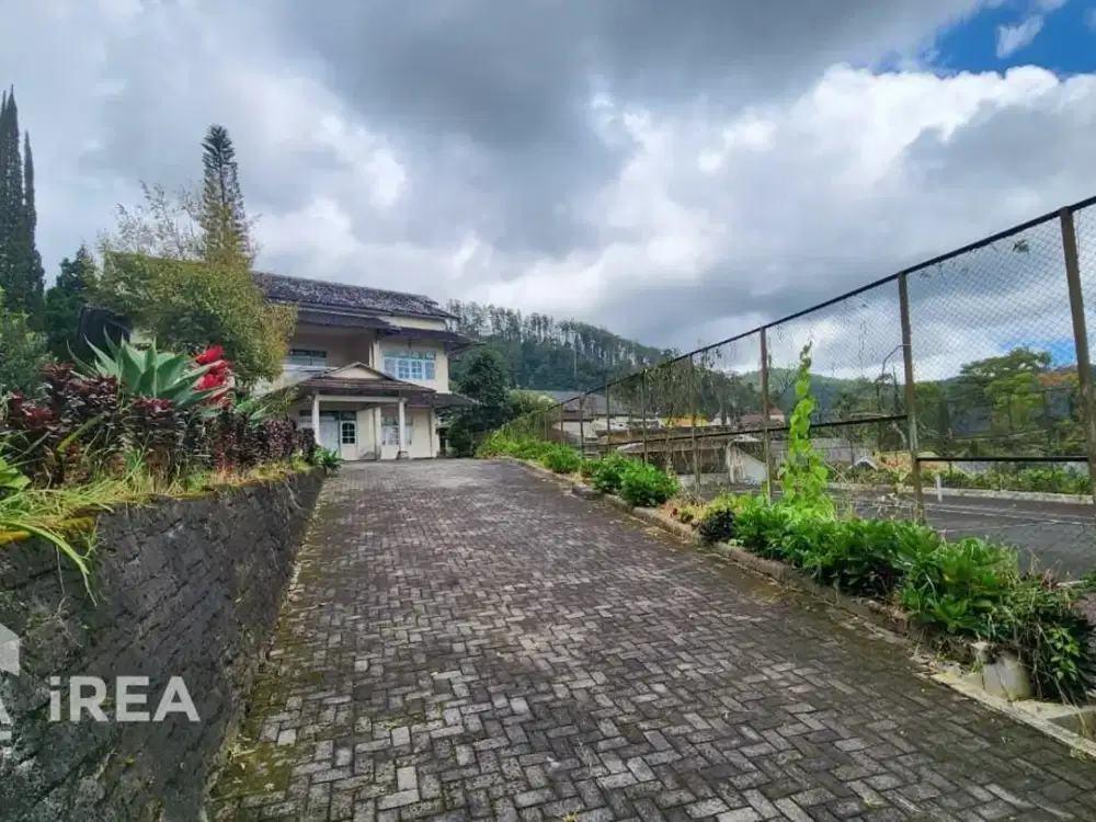 VILLA 2 LANTAI DIJUAL DI TAWANGMANGU DEKAT BUKIT SEKIPAN DAN TAWANGMANGU WONDER PARK