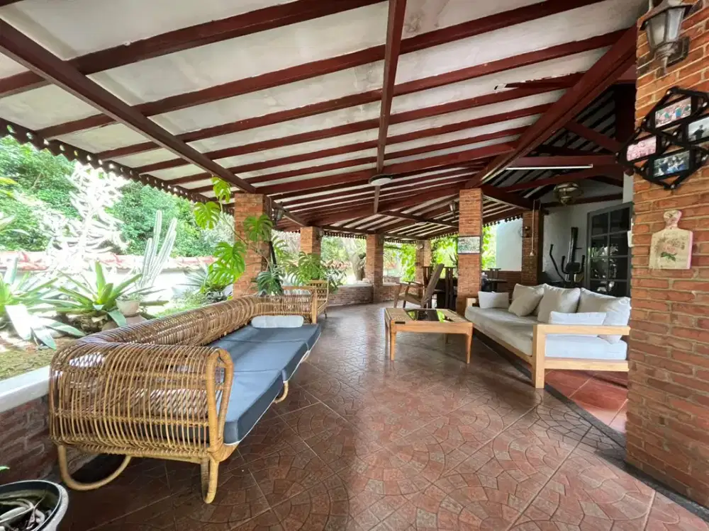 Rumah Luas & Asri Semi Furnished Dalam Komplek Nyaman di Cinere