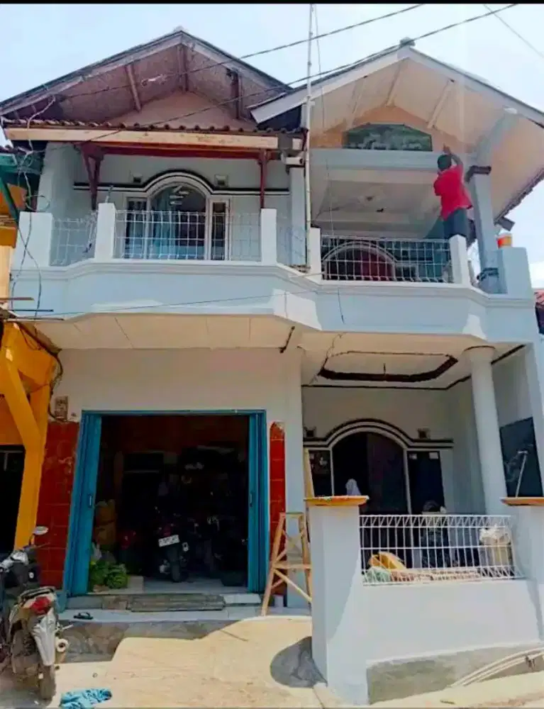 Dijual Rumah 2 Tingkat Pinggir Jalan