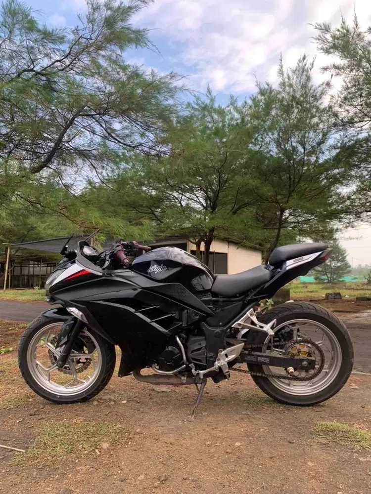 Kawasaki Ninja 250 FI Hitam Original CBU Thailand 2012