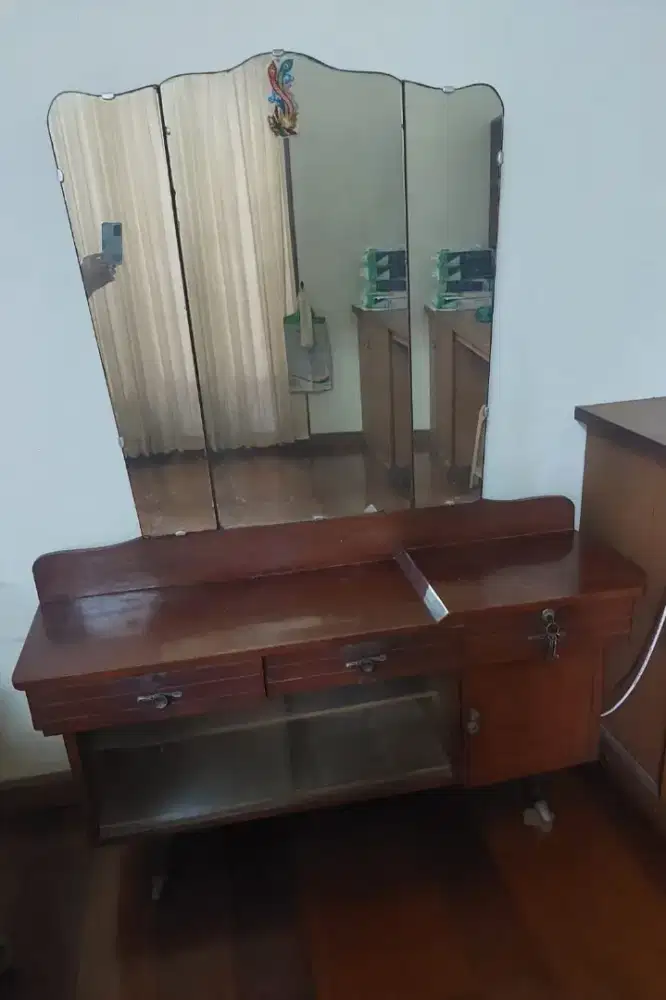 Meja rias jati bekas