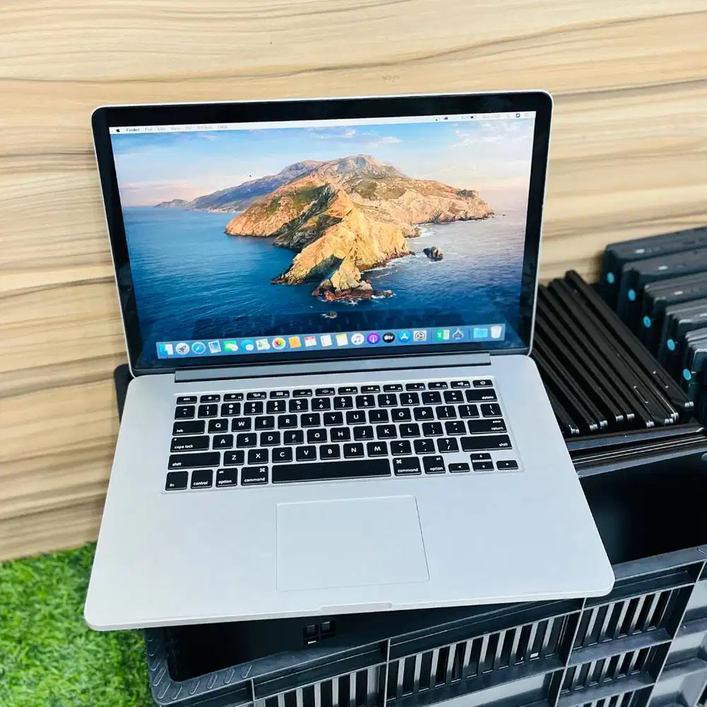 APPLE MACBOOK PRO 2015 15Inch core i7 2.5GHz 16GB/512GB *RDC