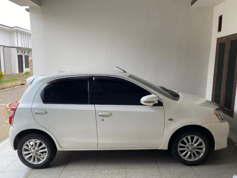 Toyota Etios Valco 1.2 type e manual 2014