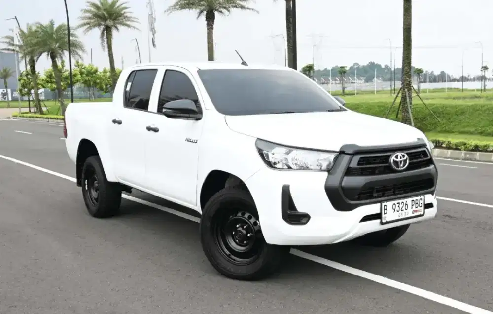 (KM9rb) Hilux Double Cabin E 4x4 MT 2024