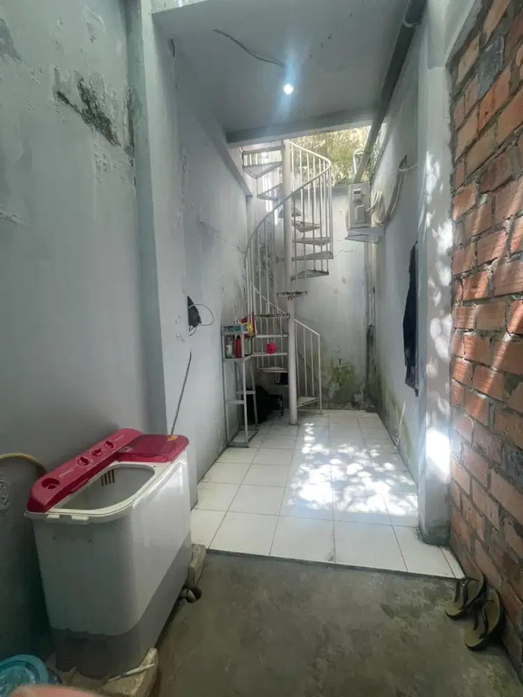 Jual rumah sati setengah lantai