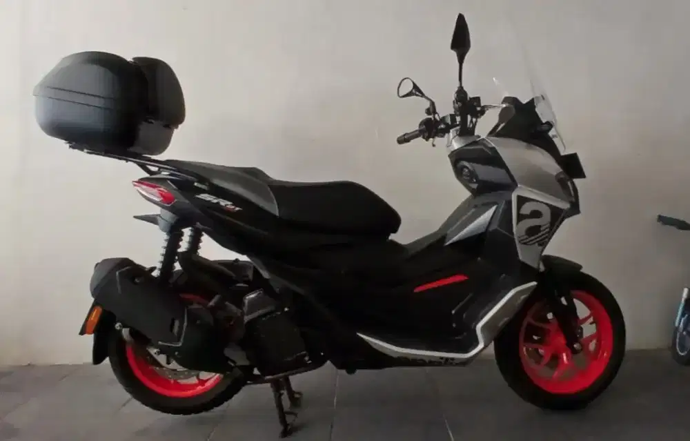 APRILIA SR-GT 200 MATIC