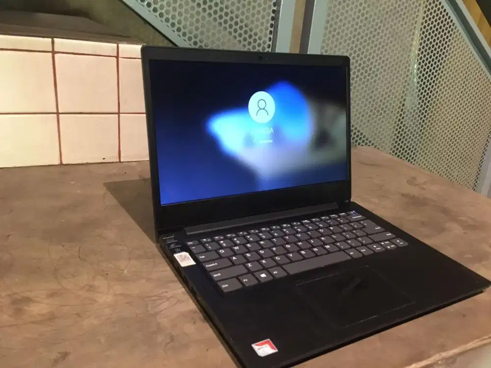 Laptop lennovo ram 8gb DDR4 /256gb ssd, prosesor amd