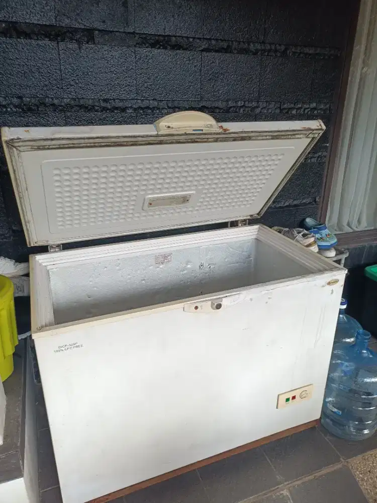 Di jual cepat freezer merk daimitsu