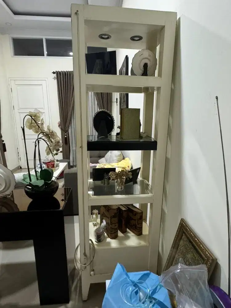 Bupet rak untuk menaruh foto pajangan