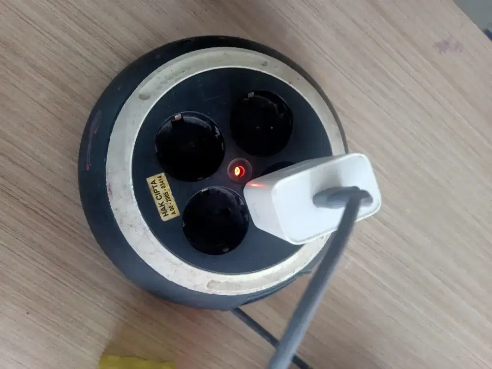 Di jual semua peralatan dan perkakas di 12 foto dan gambar iklan ini