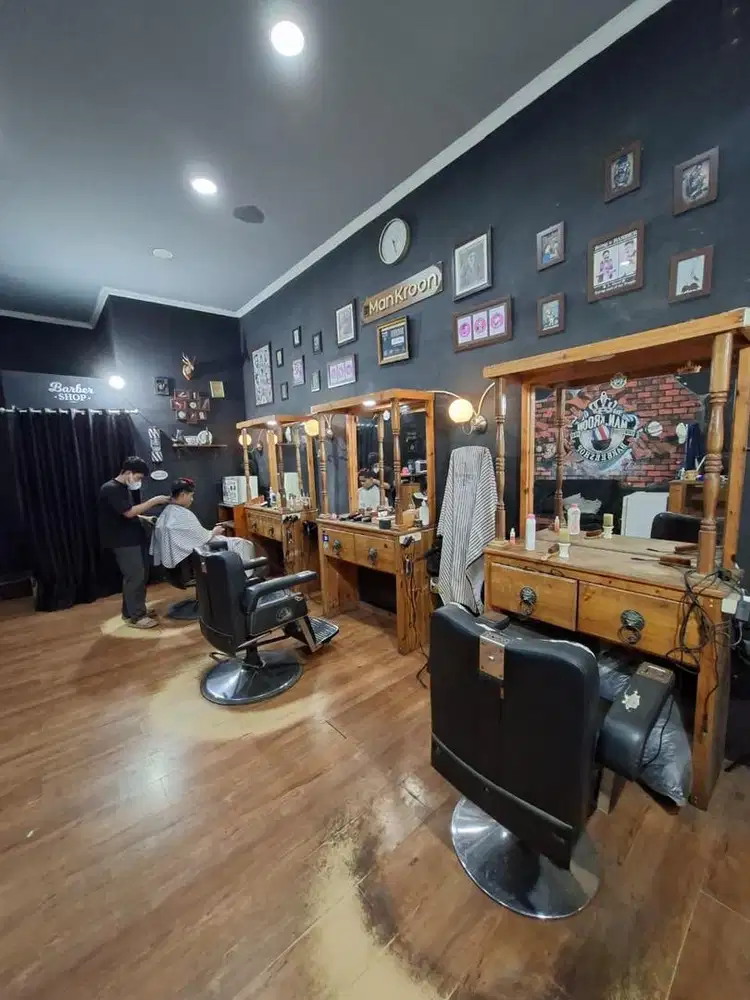 Meja rias kaca barbershop