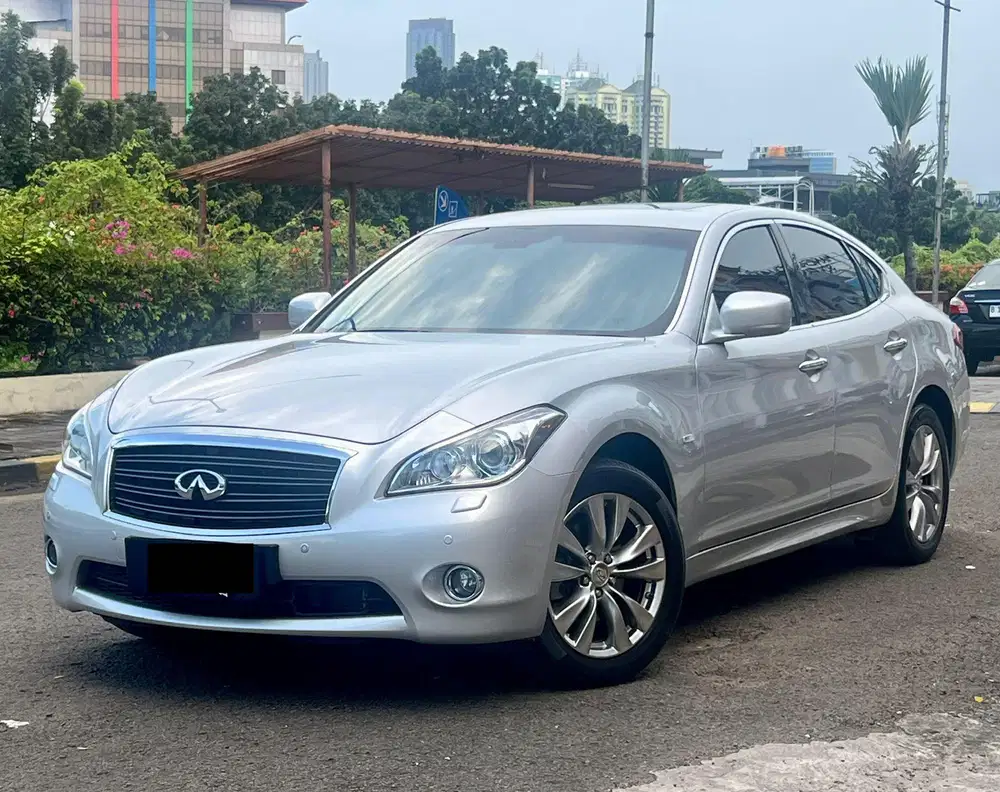 INVINITI M37 AT TAHUN 2011