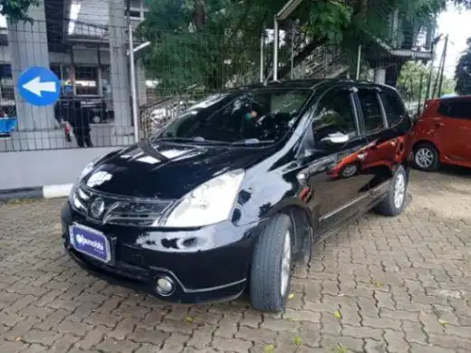 Nissan Grand livina AT 2011 KMQ