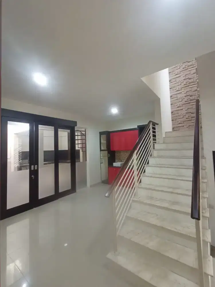 RUMAH MINIMALIS 2 LANTAI SIAP HUNI PANTAI MENTARI DEKAT MULYOSARI ITS