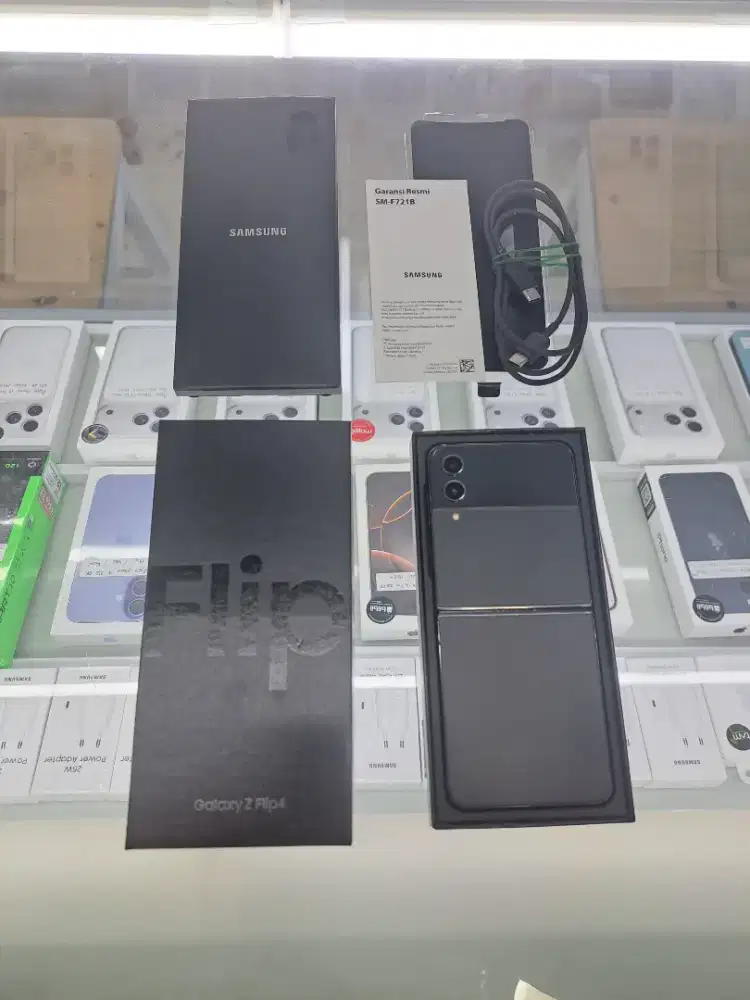 Second Samsung Galaxy Z Flip 4 8/128GB Graphite Ex SEIN Mulus Fullset