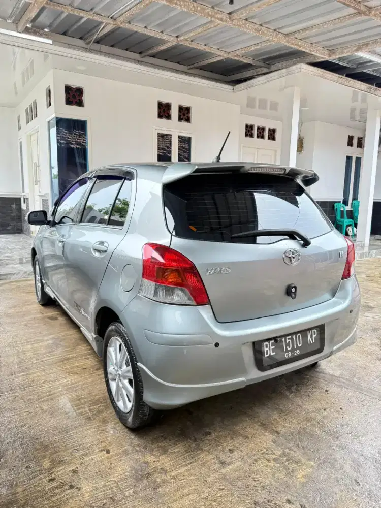 YARIS MATIC 2010