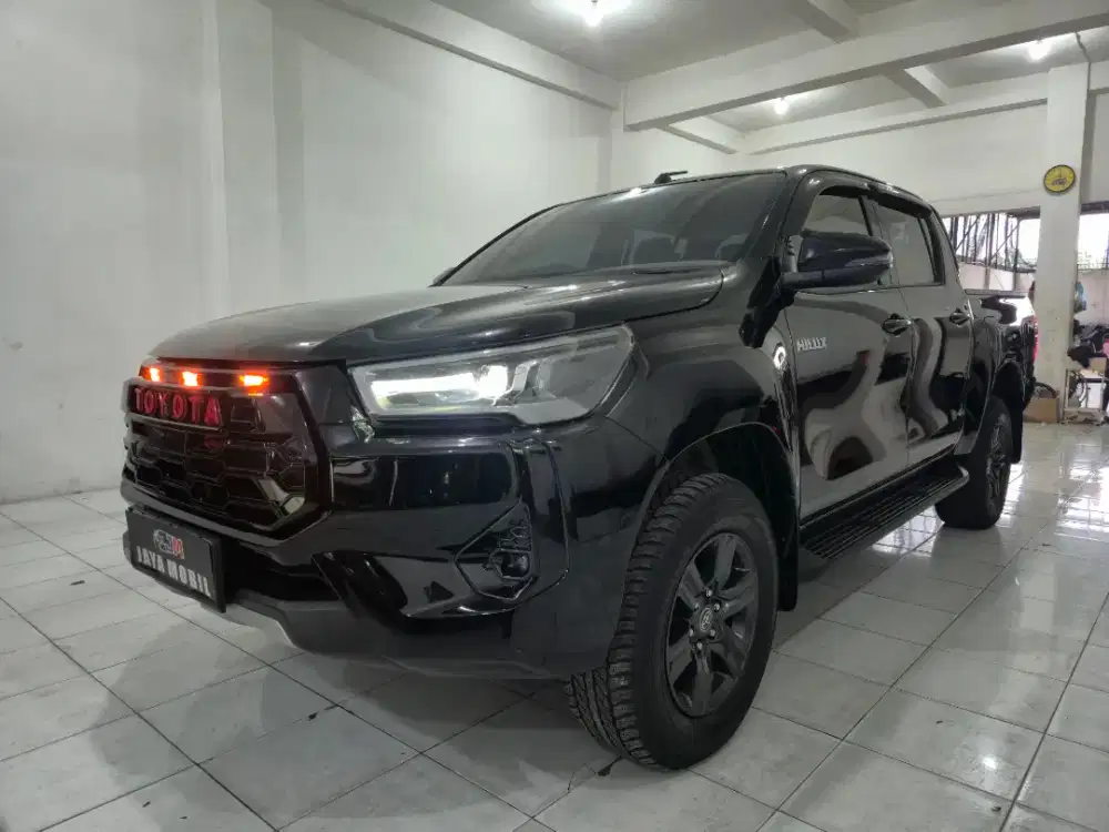 TOYOTA HILUX V A/T 4X4, 2025