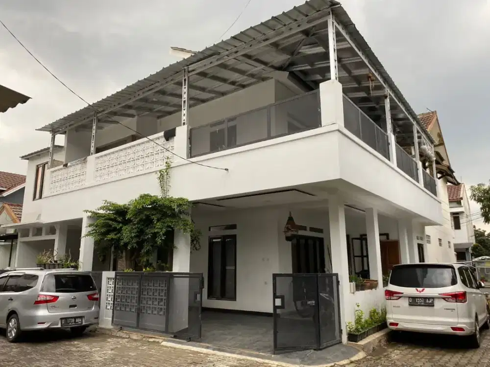 Rumah Semi Furnished Dalam Komplek Aman dan Nyaman Hook di Kota Bandung