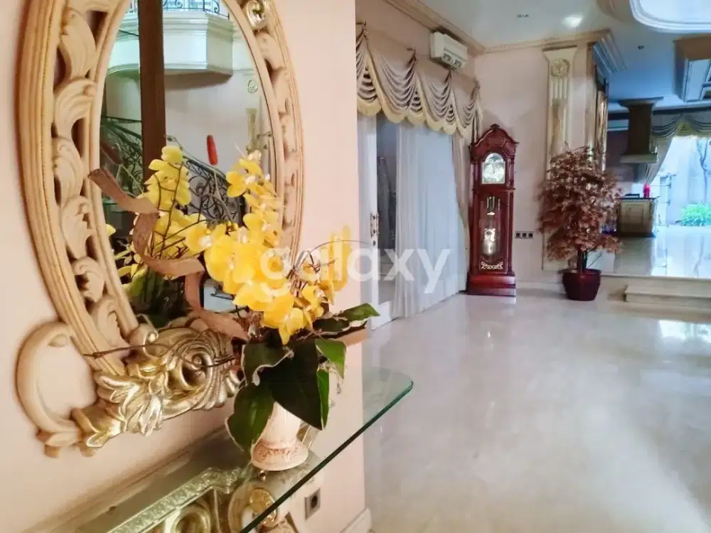 JUAL RUMAH ARAYA KLASIK MEWAH SIAP HUNI FURNIS LENGKAP