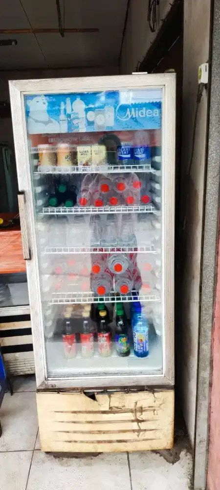 Showcase jual butuh masih dingin