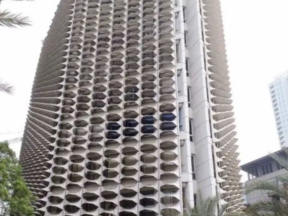 Sewa Ruang Kantor Siap Pakai di Sequis Center, area Sudirman, Jakarta Selatan