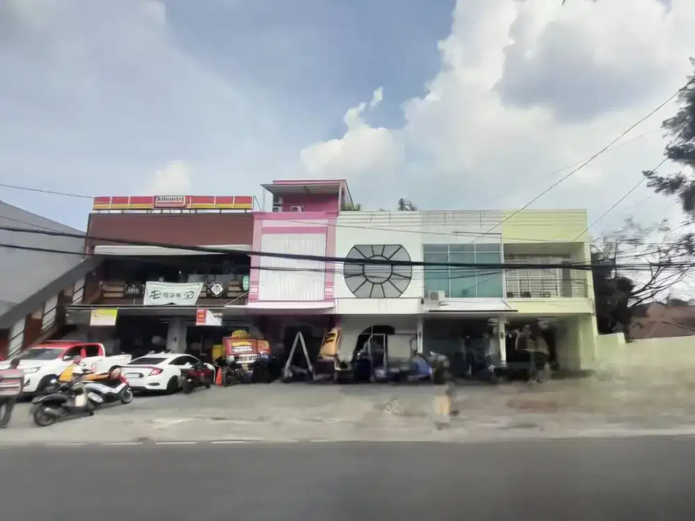 DISEWA - Ruko di Centra Kemang Utara Raya Pinggir jalan, Lokasi Sangat Strategis untuk Usaha & Bangunan Baru Renovasi 100%