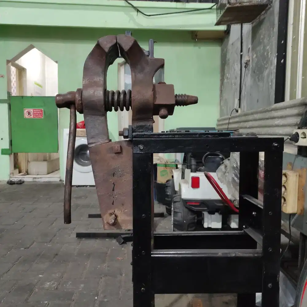 Ragum lawas german original ukuran sangat besar mulus