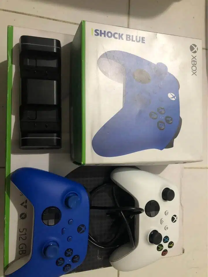 XBox series 500GB 2 Controller