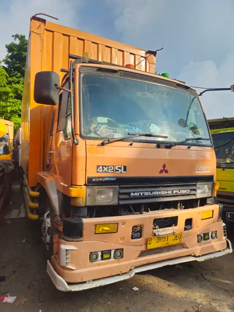 Mitsubishi fuso engkel 220 ps super long bok besi Ban 6 thn 2015