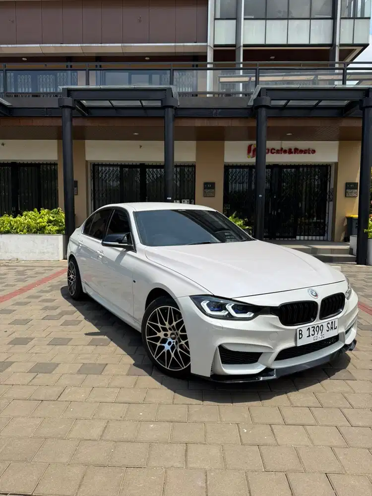 BMW 320i 2014 Bensin