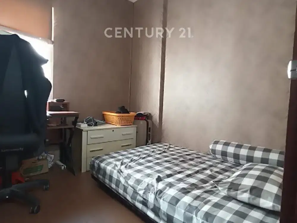 HIGH FLOOR APARTEMEN MEDITERANIA KEMAYORAN 3+1 BR VIEW KOLAM