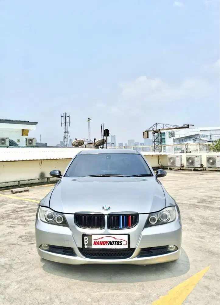 BMW 320i E90 Tahun 2006 Automatic Abu abu Metalik