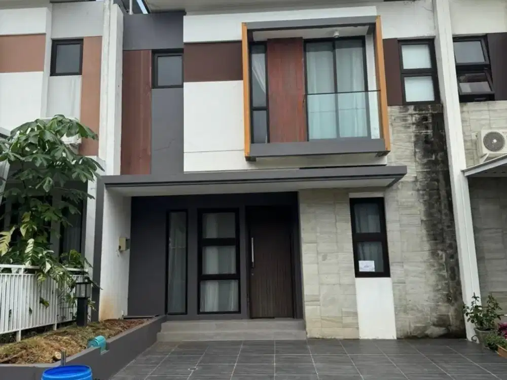 Rumah Standard Halaman Belakang Luas Carports 2 mobil Buenos park BSD