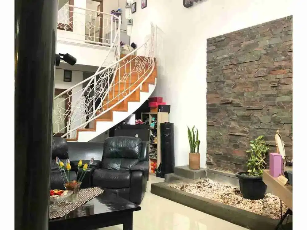 Rumah mewah 3 lantai  Siap Huni Lokasi Strategis Mitra Dago Antapani