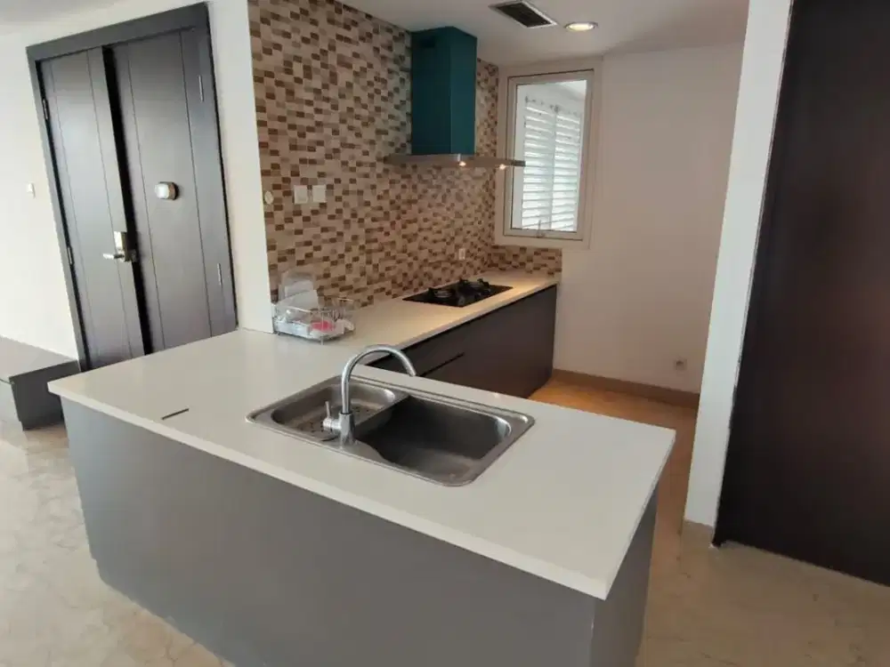 DISEWA APARTEMEN SPRINGHILL KEMAYORAN TOWER BOUVARDIA LT 21P PERIVATE LIFT VIEW GOLF DAN CITY