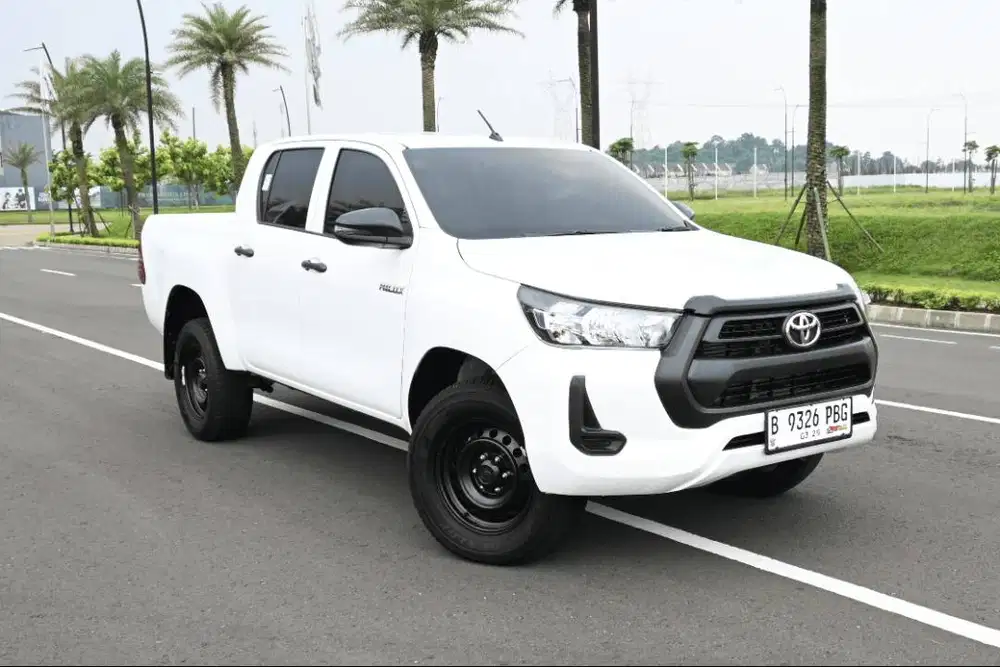 Toyota Hilux Double Cabin 2.4 E 4x4 MT 2024